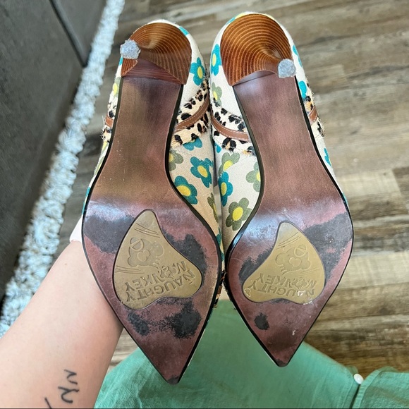 Naughty Monkey Leopard/Floral Heels (Fall 2005 season) - Picture 4 of 7